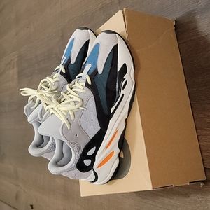 Yeezy boost 700 wave runner